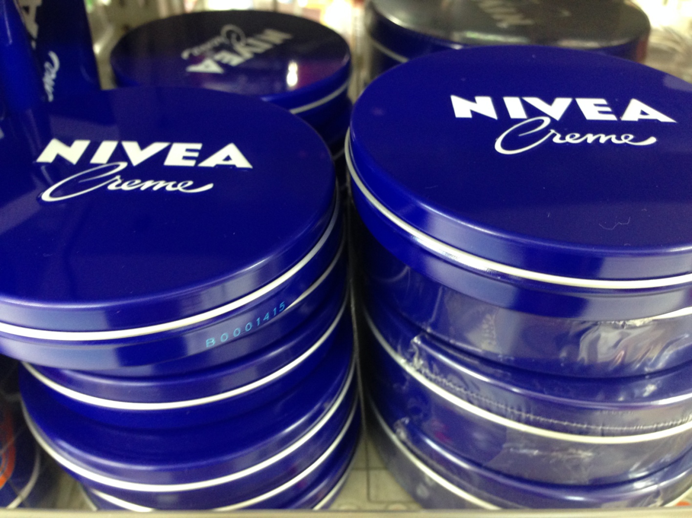 ニベア青缶
